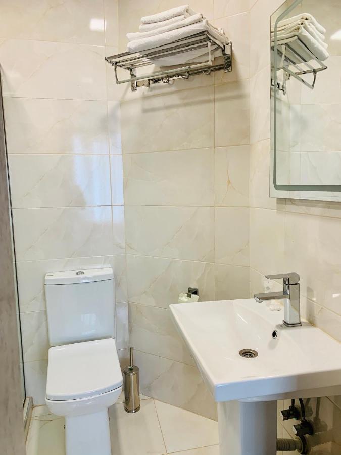 Hotel Tsereteli Батуми Екстериор снимка