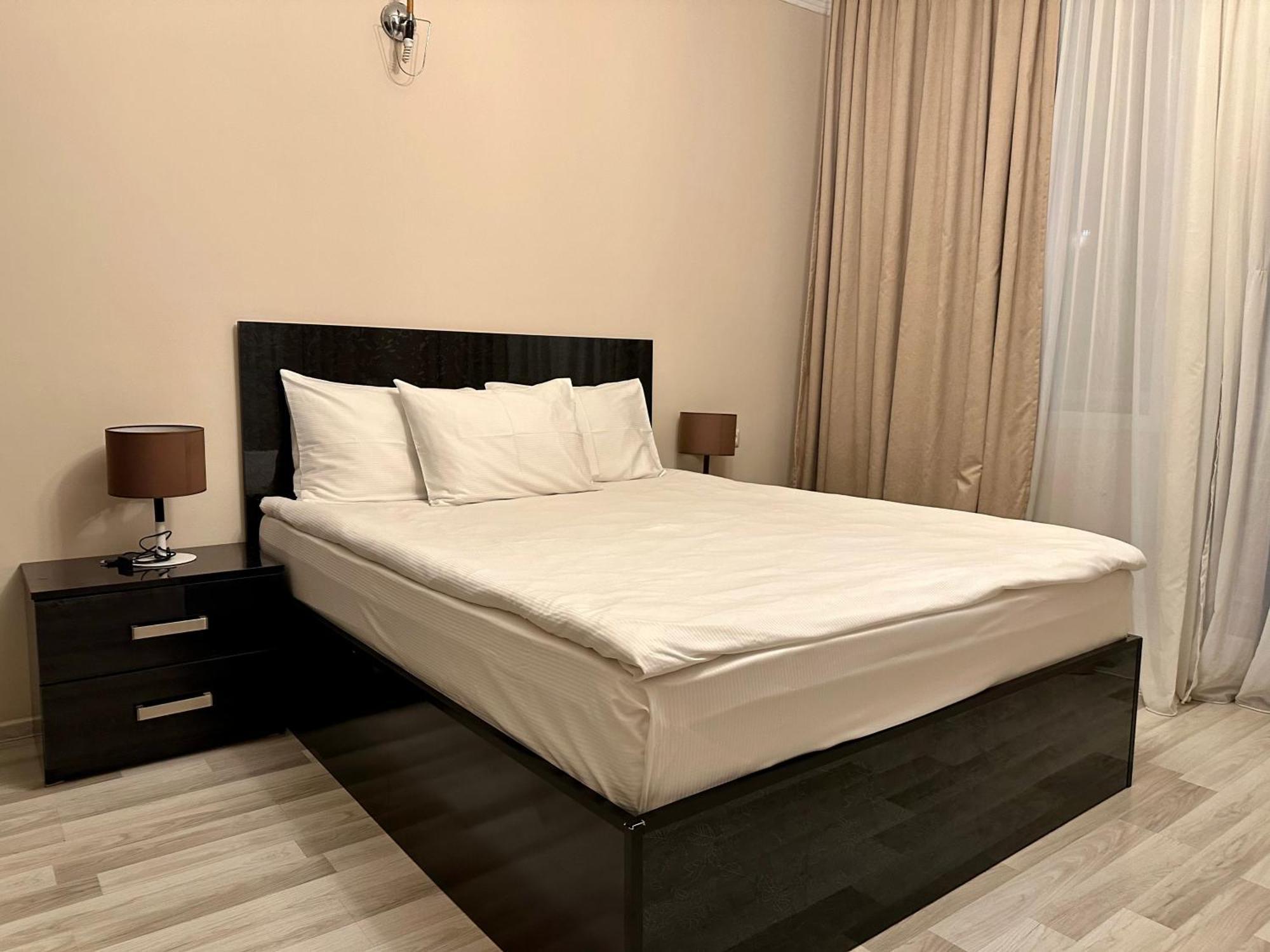 Hotel Tsereteli Батуми Екстериор снимка