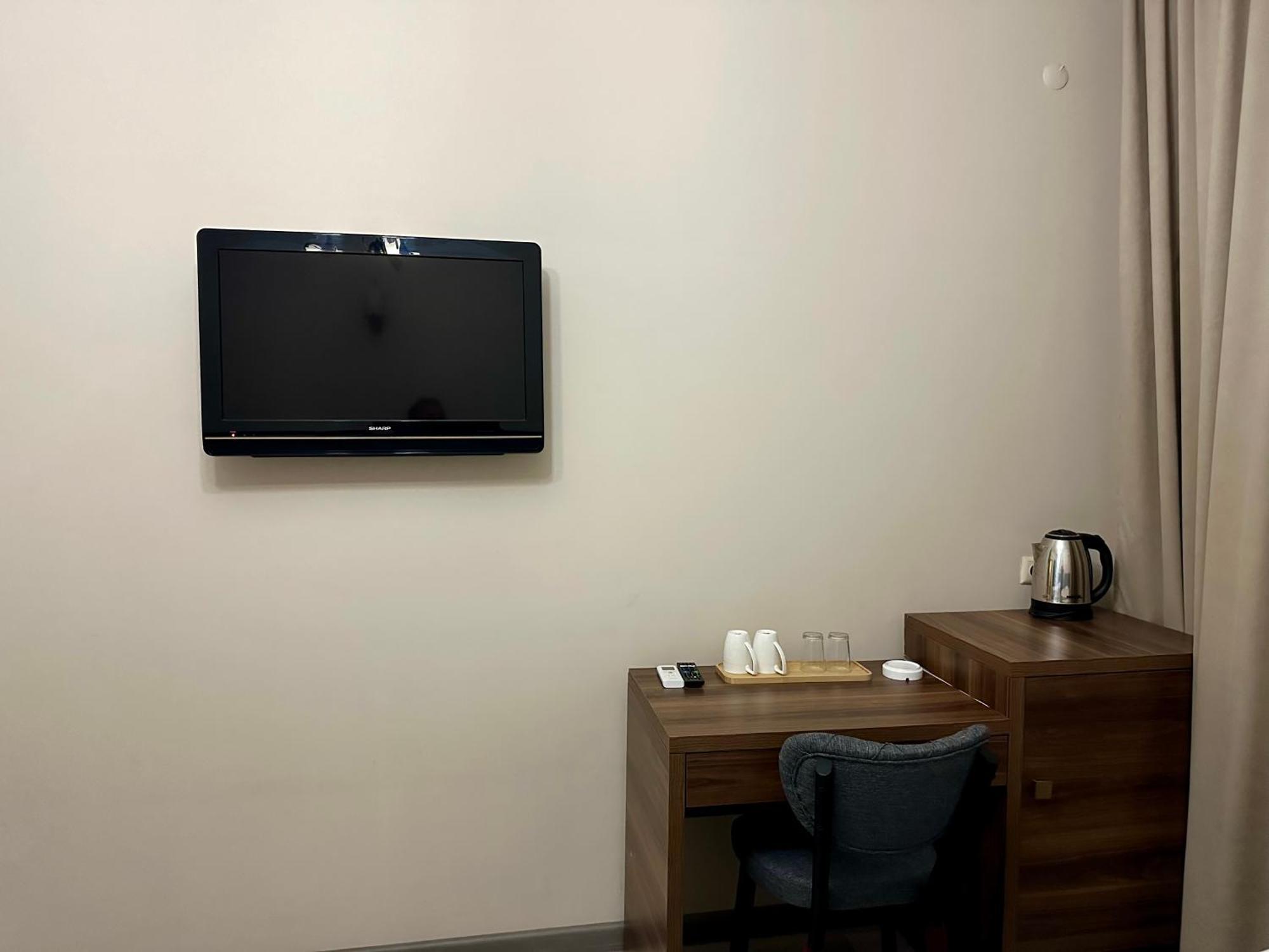 Hotel Tsereteli Батуми Екстериор снимка