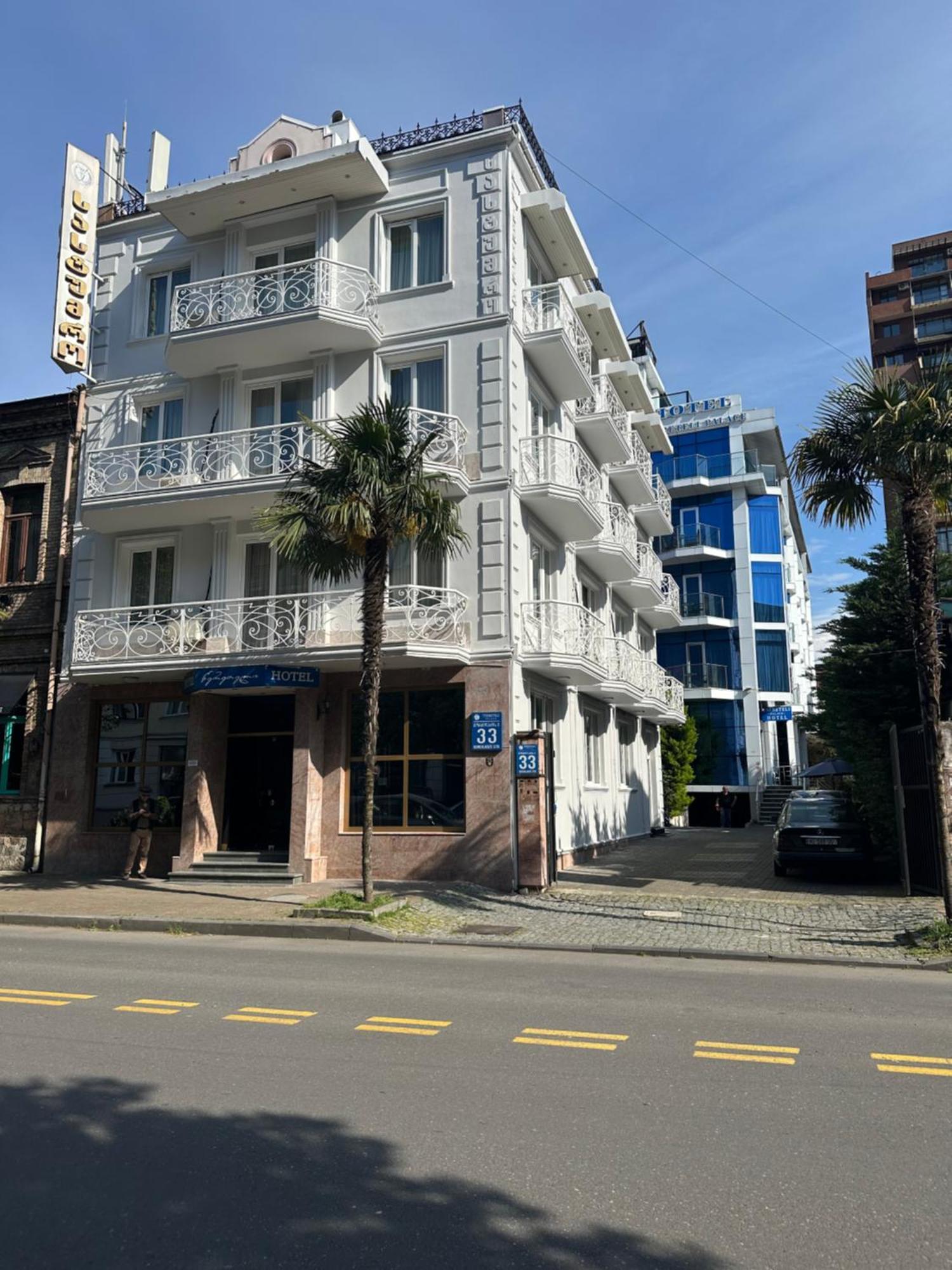 Hotel Tsereteli Батуми Екстериор снимка